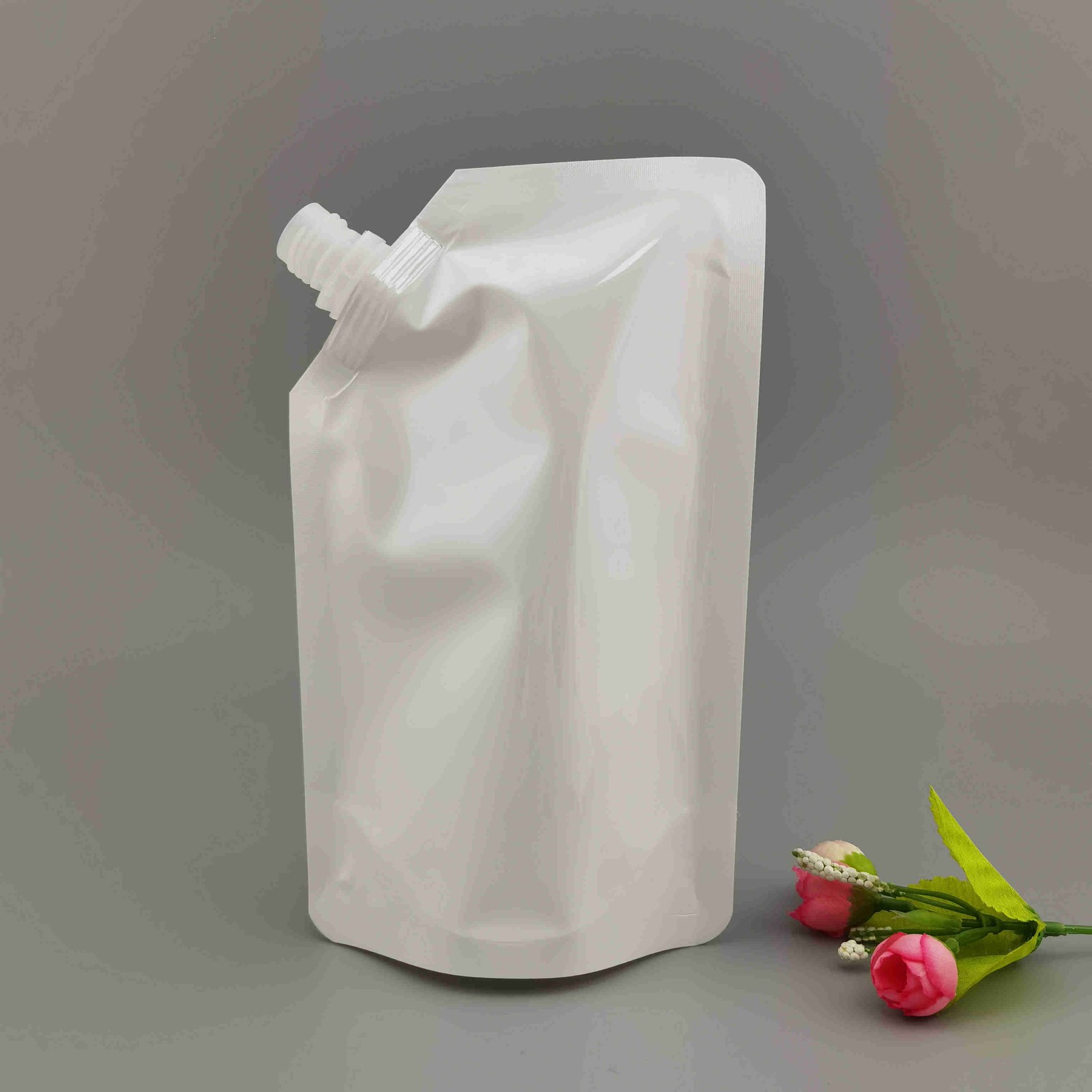 Custom Milky-White Stand-up Spout Pouch 1–1000 ml for Body Lotion